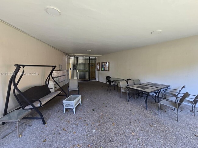 Building Photo - 5151 W Oakland Park Blvd