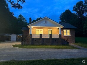Building Photo - "Character Revived" Etowah Home and Guest ...