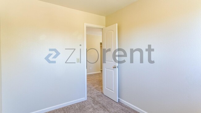 Building Photo - 1251 Clover Dr