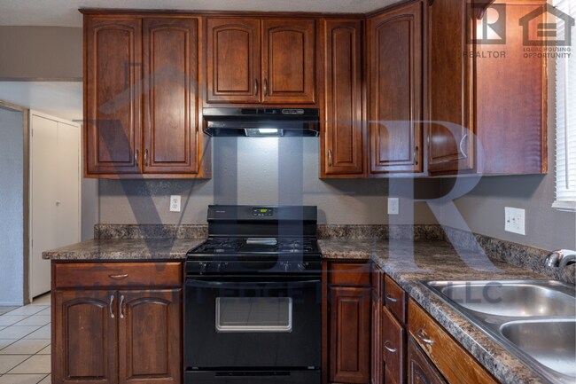 Building Photo - 5Bed/2Bath Home at 35th Ave/Cactus! Ready for Immediate Move-In! -- NO HOA!