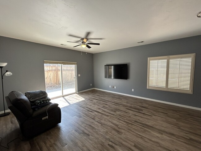 Building Photo - 394 Trenton Court