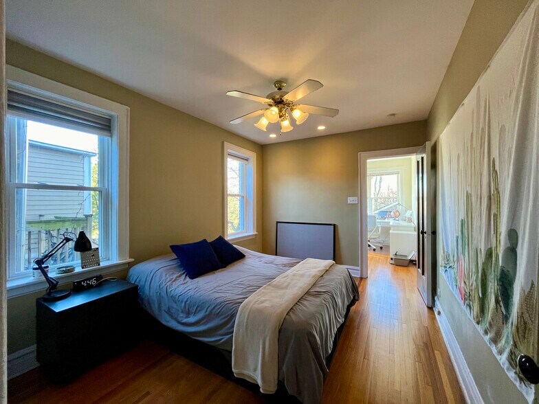 Building Photo - 732 Mulford St