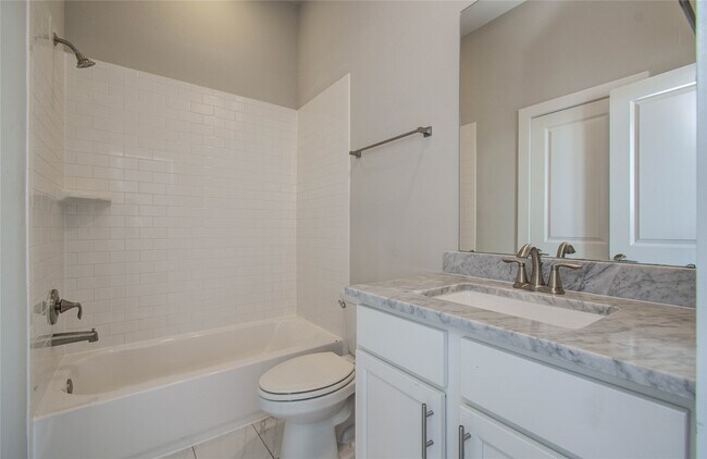 Building Photo - 5521 Larkin St
