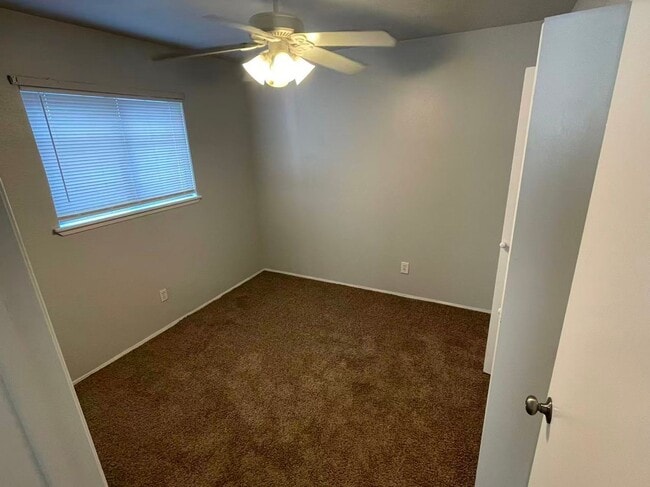 Building Photo - Beautiful 4 Bedroom For Rent!