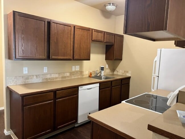 Building Photo - RENT AT REED TODAY!!
