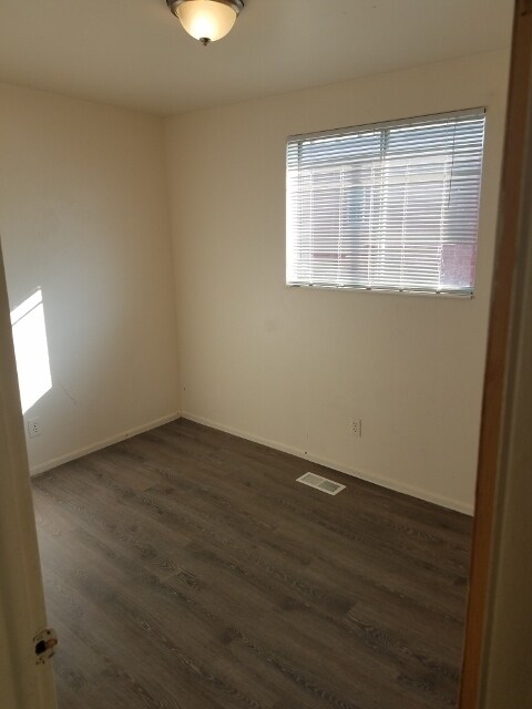 Building Photo - Remodeled Two bedroom apt, Sugarhouse; Covered Parking