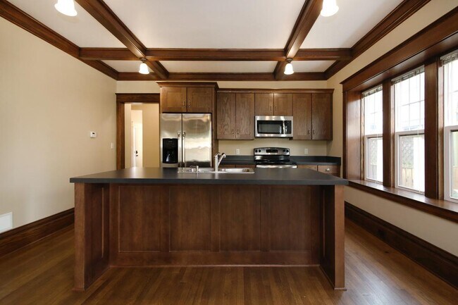 Building Photo - 360 Richard Terrace SE