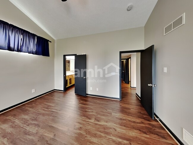 Building Photo - 595 Tall Oaks Dr