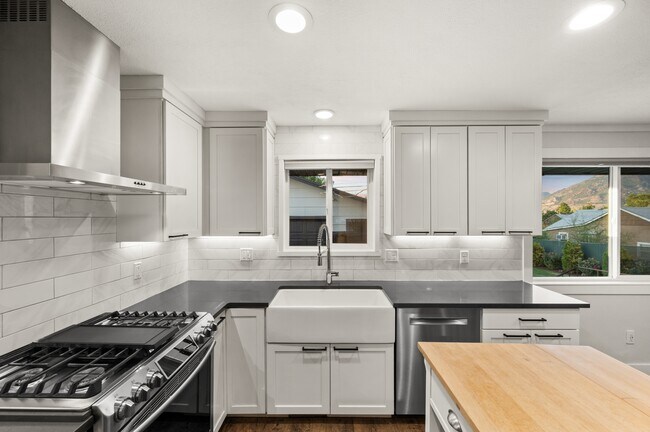 Building Photo - 1733 7200 S