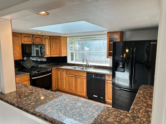 Building Photo - 3Bd/2.5Ba Newcastle Home