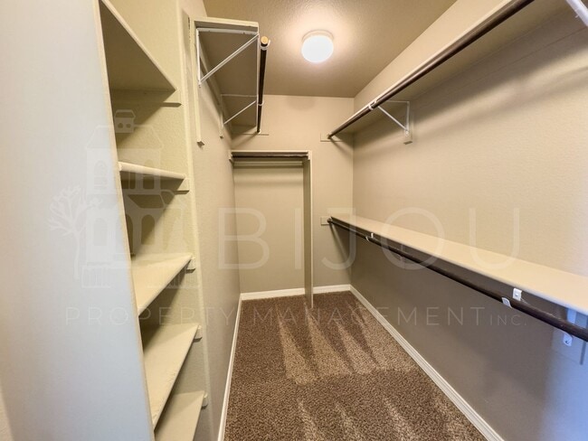 Building Photo - Large Well-Maintained Peyton Home