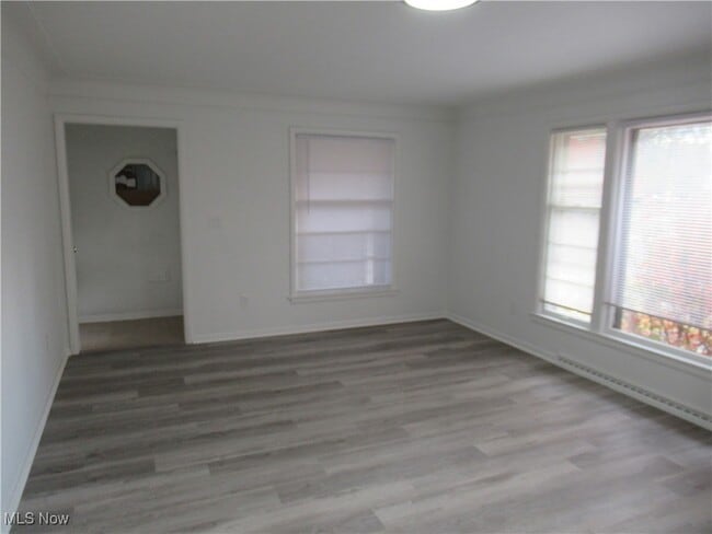 Building Photo - 285 Marion Dr