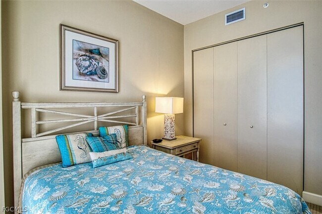 Building Photo - 3000 Oasis Grand Blvd