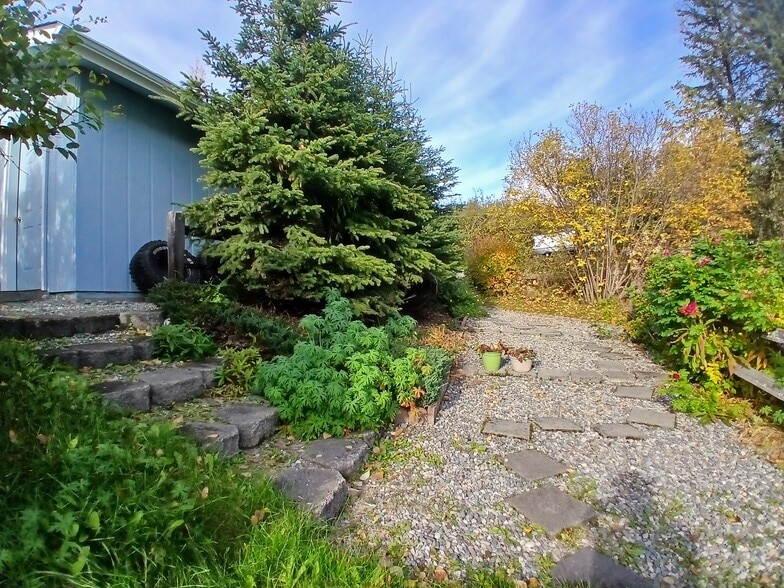 steps to garage - 15160 E Robin Ln