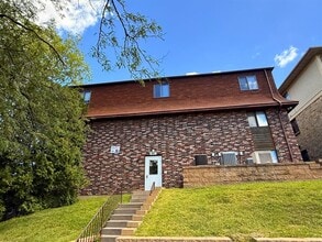 Building Photo - 418 S Van Buren St