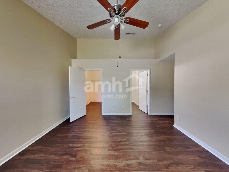 Building Photo - 1283 Spring Lake Dr