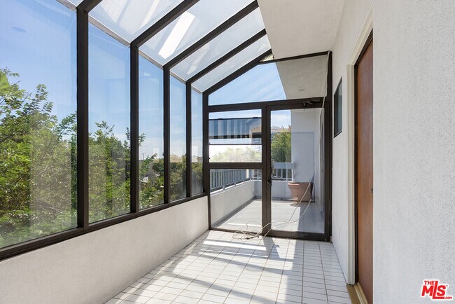 Building Photo - 1220 S Roxbury Dr