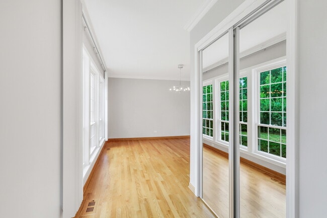 Building Photo - 1206 Lynn Terrace