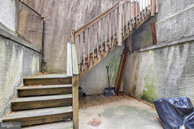 Building Photo - 2136 E Dauphin St