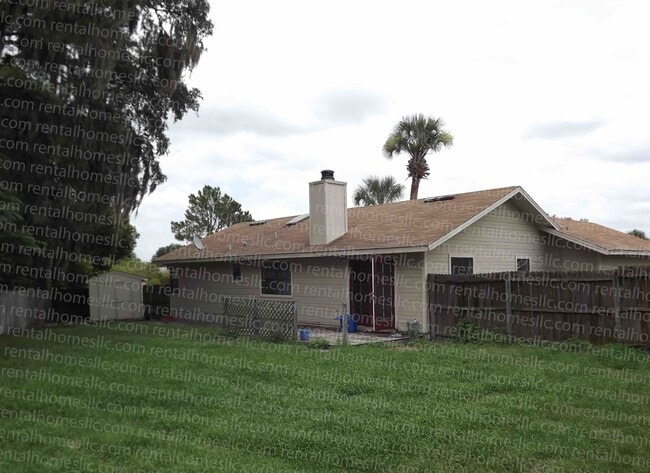 Building Photo - Spacious, Cozy home, very quiet with Fence...