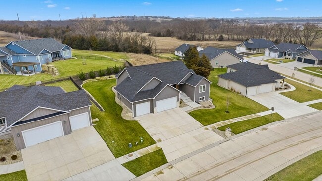Building Photo - Stunning 6 Bed, 3 Bath Heritage Hills Home | 3-Car Garage | Walk-Out Basement
