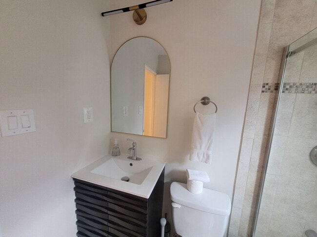 Building Photo - 2028 Pimmit Dr