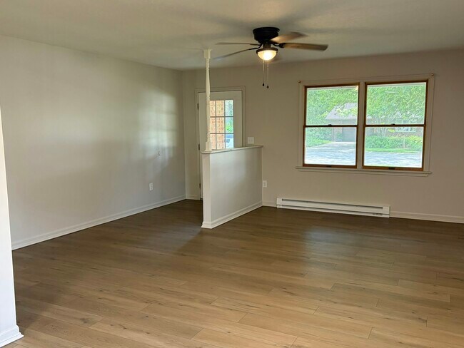 Building Photo - 119-121 Michael Avenue, Unit 121