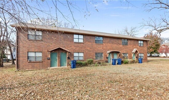 Building Photo - Townhome 2 Blocks from Downtown Siloam