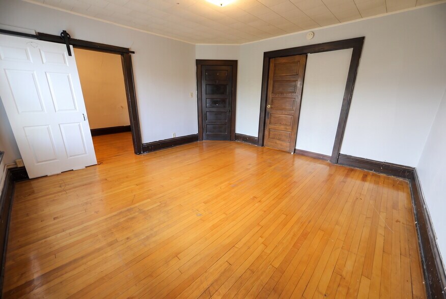 Building Photo - 410 W Mifflin St