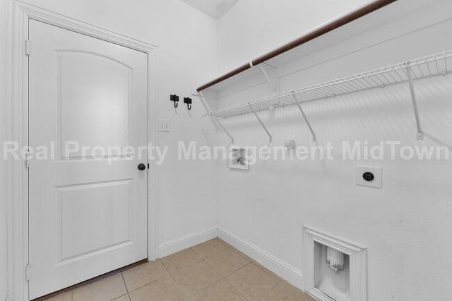 Building Photo - 4106 Horseshoe Ln