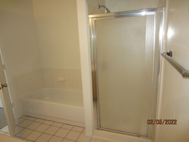 Building Photo - Comfortable & Attractive 3 Bedroom 2 Bath ...