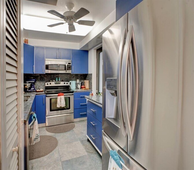 Primary Photo - 301 Golden Isles Dr