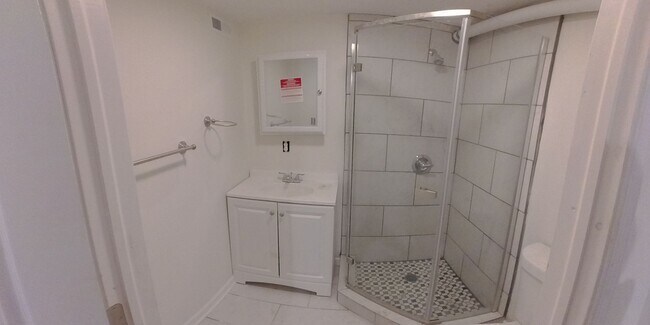 Building Photo - 4 Bedroom 3.5 Bath Home