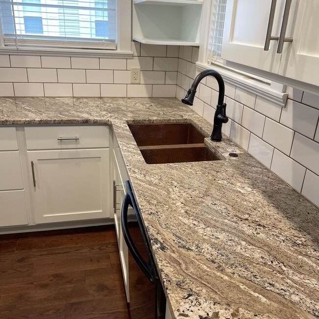 Building Photo - Small Town home ready for lease!
