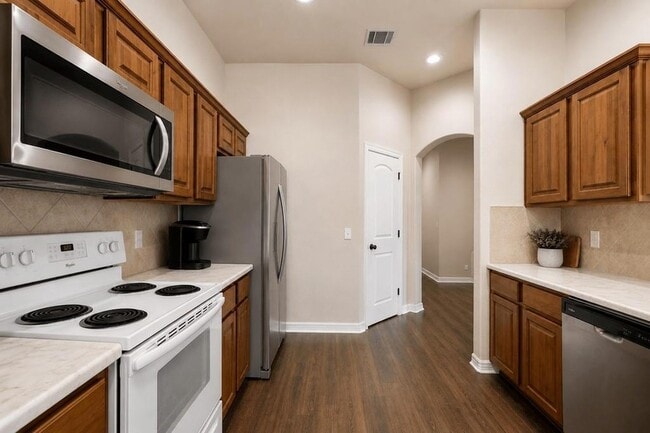Building Photo - 714 Newport Dr