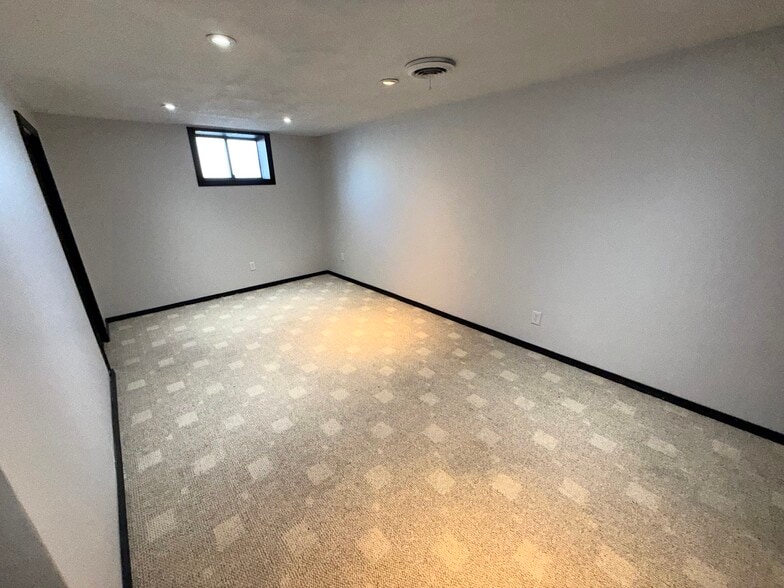 Building Photo - 2609 W 55th St