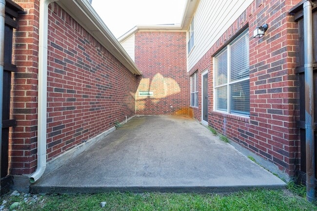 Building Photo - 2404 Heather Glen Dr