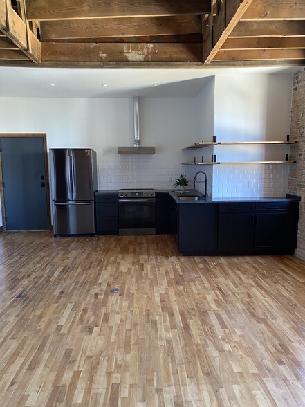 2C Kitchen - 403 Main St