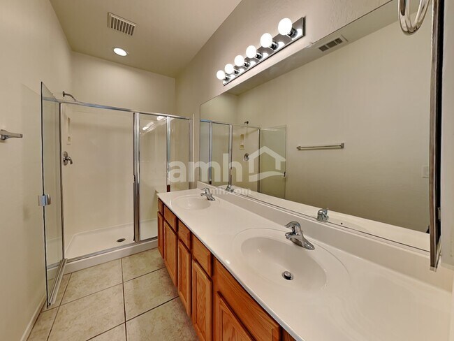 Building Photo - 16523 N 168th Ave