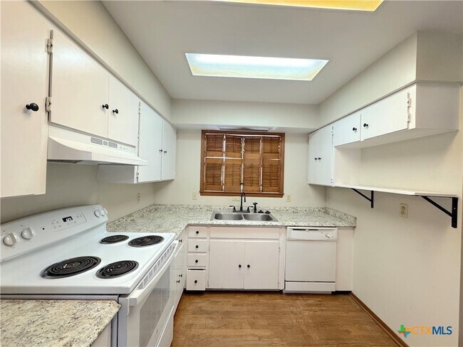 Building Photo - 850 Riviera Dr