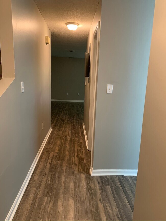 Building Photo - Townhome For Rent