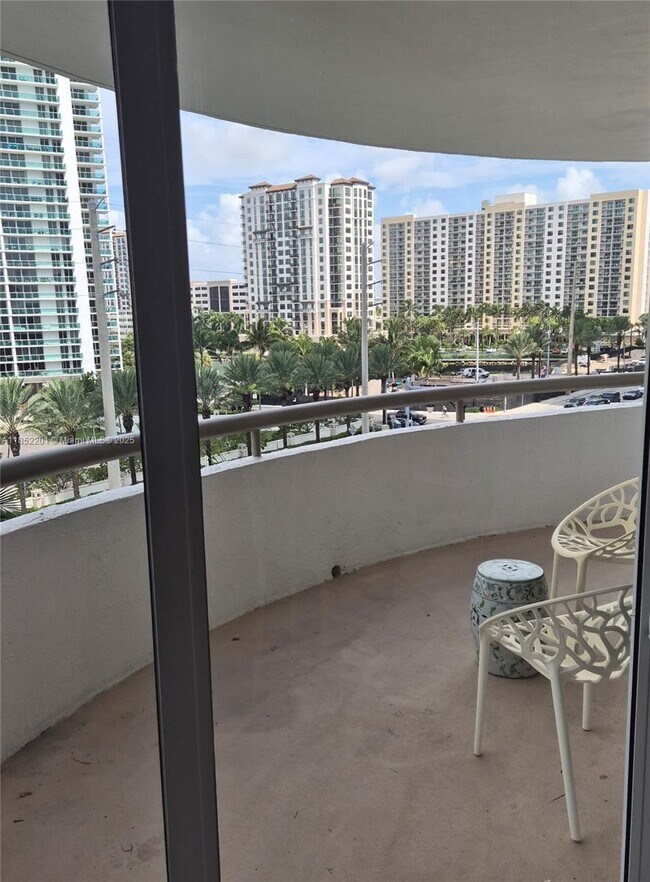Building Photo - 15645 Collins Ave