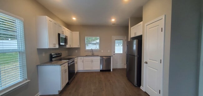 Building Photo - 409 Carol Dr