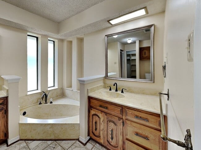 Building Photo - 205 Woodpark Ln