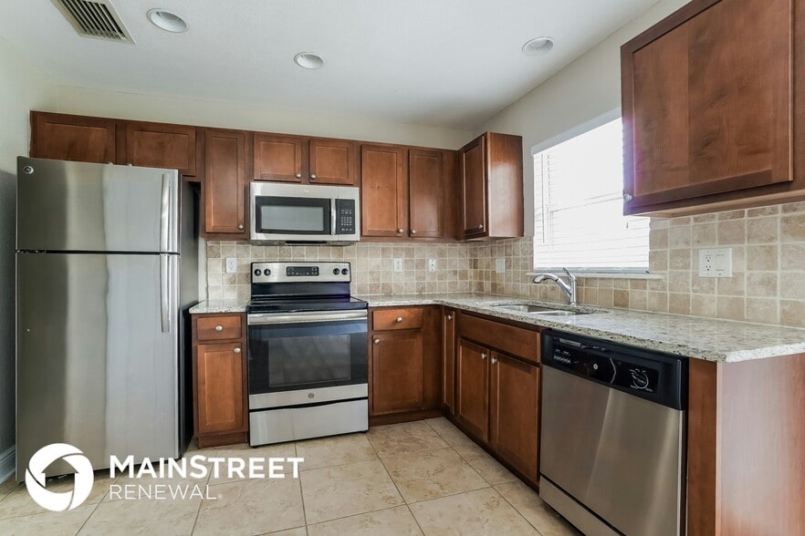 Building Photo - 2510 Barcelona Ave