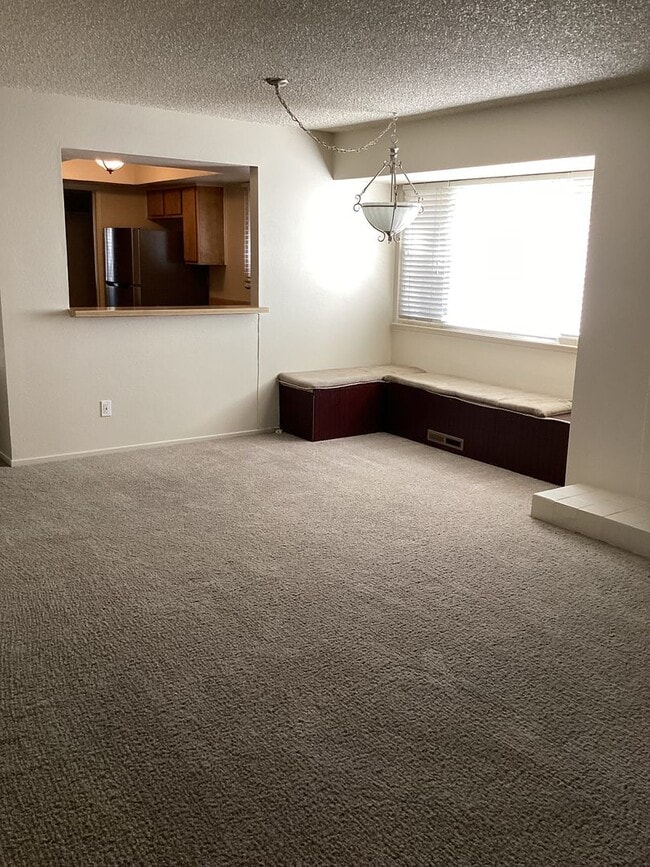 Building Photo - ONLY $1,350.00 PER MONTH - DON'T MISS OUT ON THIS CUTE GROUND FLOOR -2 BEDROOM/1BATH CONDO IN GAT...