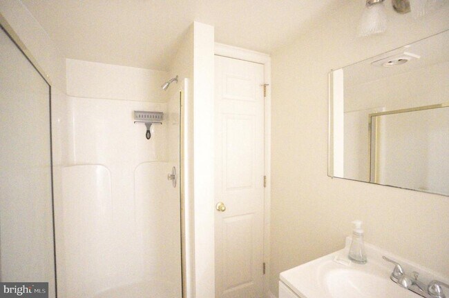 Building Photo - 1379 Gwynedale Way