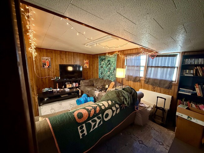 Building Photo - 139 Honness Ln