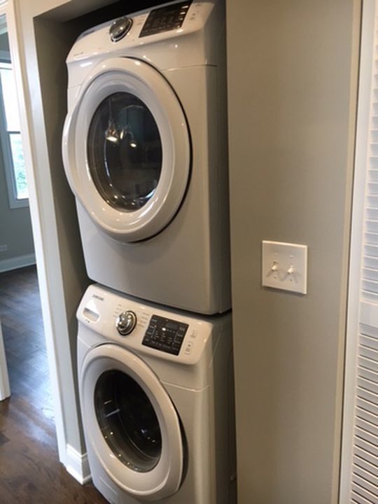 Building Photo - 1545 N Claremont Ave