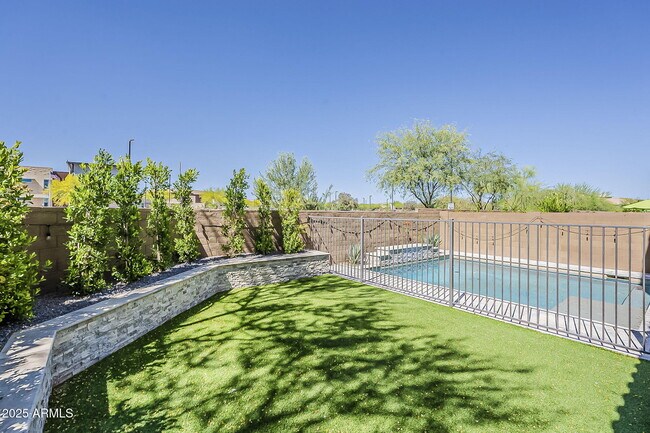 Building Photo - 3310 E Los Gatos Dr